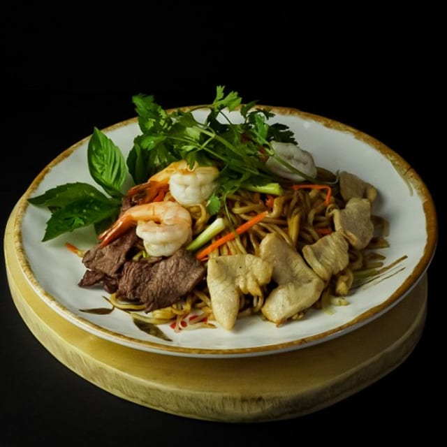 6D Combo Lo Mein.